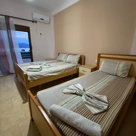 Odeon 3 Radhime Apartament *